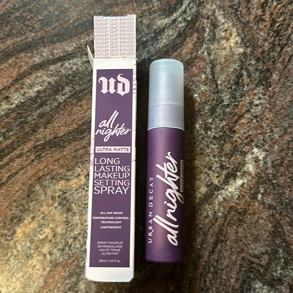 Urban Decay long lasting makeup setting spray